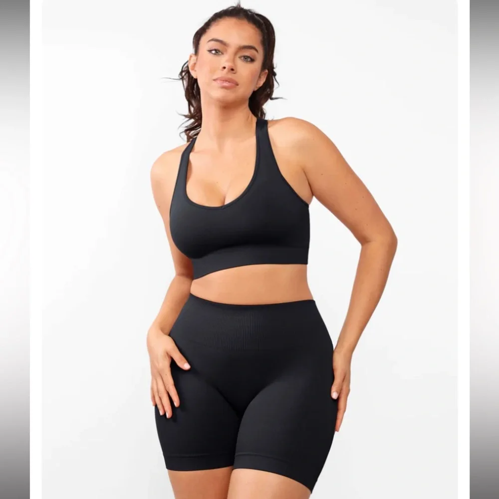 Cosmolle AirWear sports bra and bike shorts set